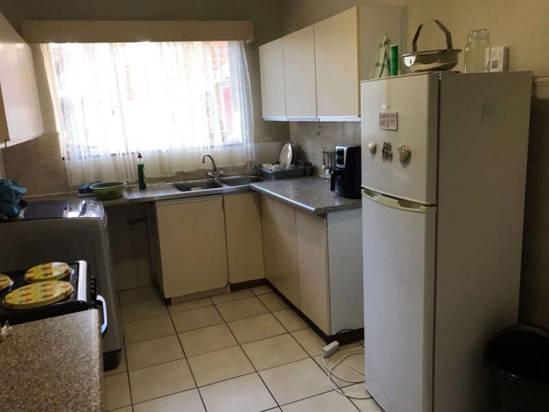 2 Bedroom Apartment / Flat to Rent in Clarendon R6000 - Image 3